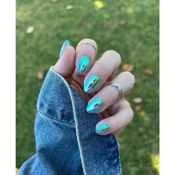 Red Aspen French Quarter Feels Therese Nail Dashes - Picture 2 of 3